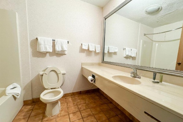 FairBridge Inn & Suites Batavia-Darien Amusement Park image 28